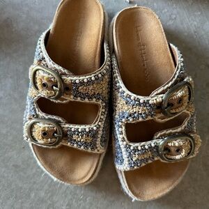 House of Harlow sandals